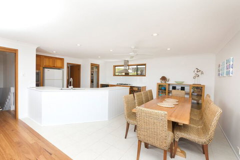 The Beach House At One Mile 6 Burrawong - Accommodation Perth 5