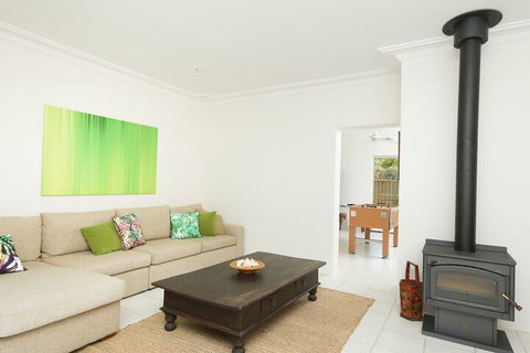 The Beach House At One Mile 6 Burrawong - Accommodation Perth 4