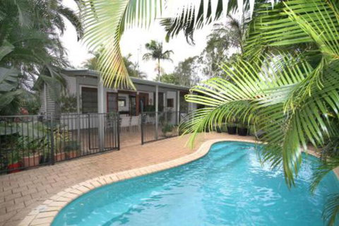 1 / 121 Park Crescent Coolum Beach - Accommodation Perth 0