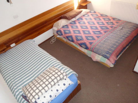Retro 2 Bedroom & 2 Loft Apartment - Accommodation Perth 6