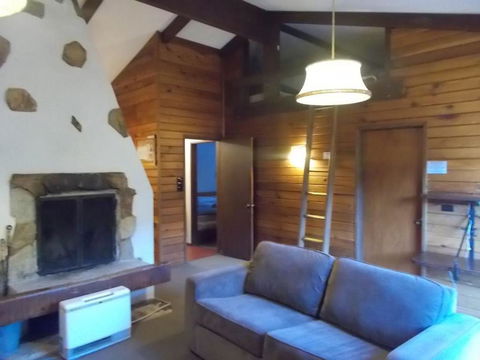 Retro 2 Bedroom & 2 Loft Apartment - Accommodation Perth 3