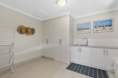 Sundance Pet Friendly Beach House In Peregian! 59 Lorikeet Drive - Accommodation Perth 1