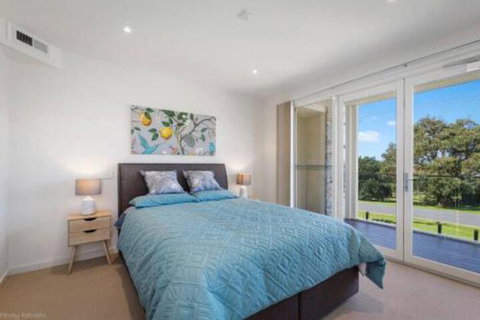SEA NOOK Seconds From The Beach - Accommodation Perth 3