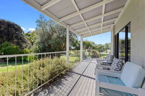 MERMAIDS On MARENGO Large Home With Wifi - Accommodation Perth 2