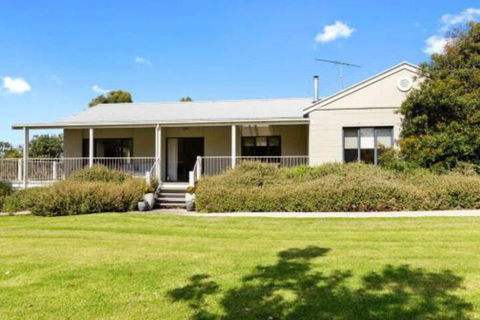 MERMAIDS On MARENGO Large Home With Wifi - Accommodation Perth 4