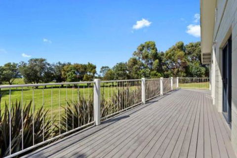 MERMAIDS On MARENGO Large Home With Wifi - Accommodation Perth 6