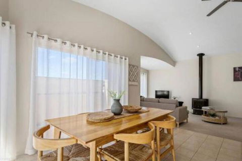 DRIFTWOOD VILLA Free Wifi Walk To Beach - Accommodation Perth 6