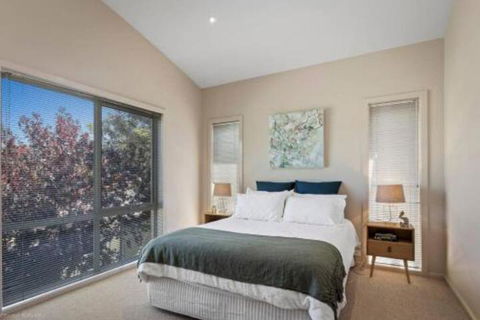DRIFTWOOD VILLA Free Wifi Walk To Beach - Accommodation Perth 0