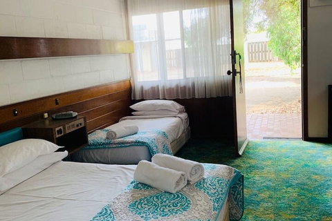 The Caledonian Hotel Motel - Accommodation Perth 6