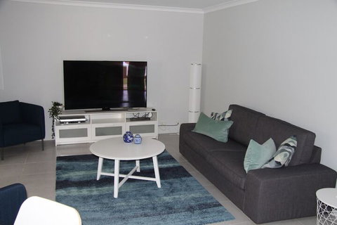 Warnbro Beach Family Accommodation - Accommodation Perth 6