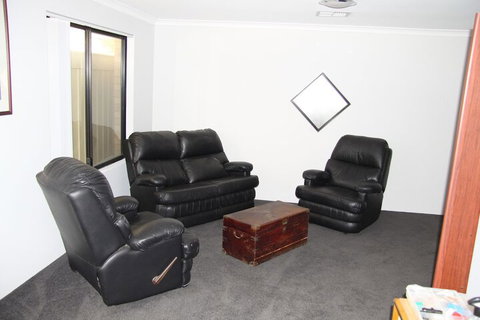 Warnbro Beach Family Accommodation - Accommodation Perth 5