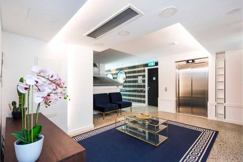 Stylish Studio With Balcony - Accommodation Perth 7