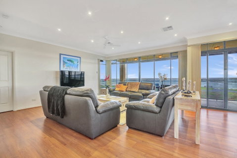 Seaglass - Accommodation Perth 6