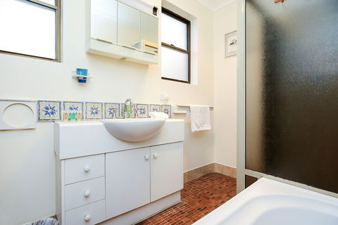 Kestrel Lodge - Accommodation Perth 7