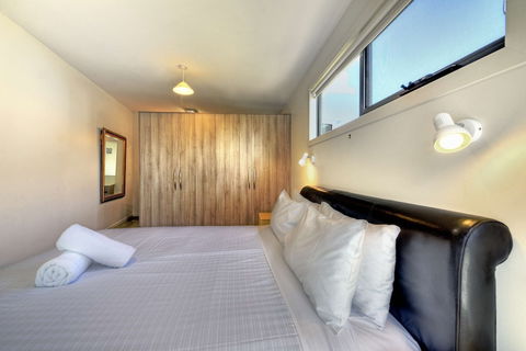 Oystercatcher - Accommodation Perth 2