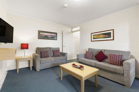 Regent Park - Accommodation Perth 3