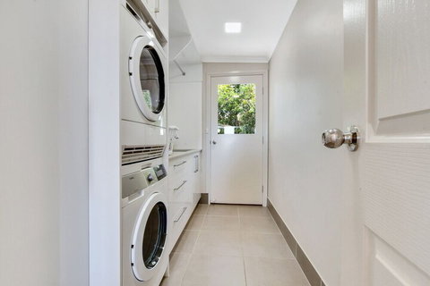 Smallwood - Accommodation Perth 6