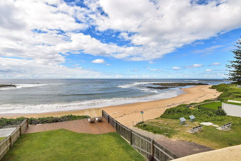 JoeAnne At Blue Bay Absolute Beachfront - Accommodation Perth 4
