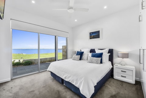 Aloha Waterfront Properties - Accommodation Perth 5