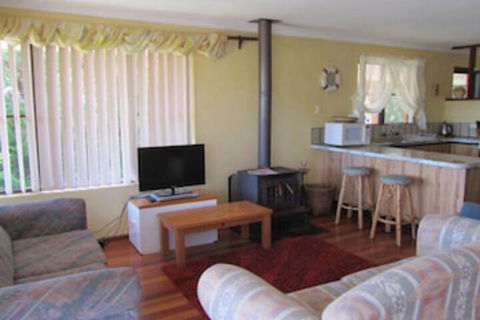 Jen's Beach House - Accommodation Perth 3