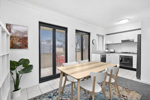 HOLT1 Crows Nest Holtermann Street - Accommodation Perth 3