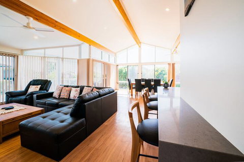 Beachfront Escape - Accommodation Perth 5