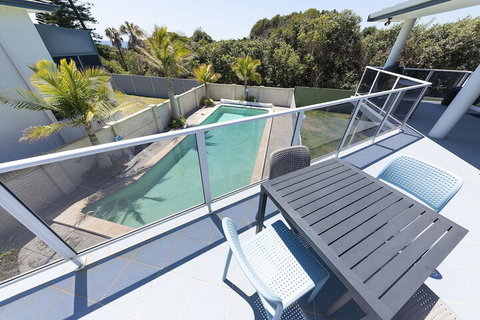 Beachfront Escape - Accommodation Perth 4