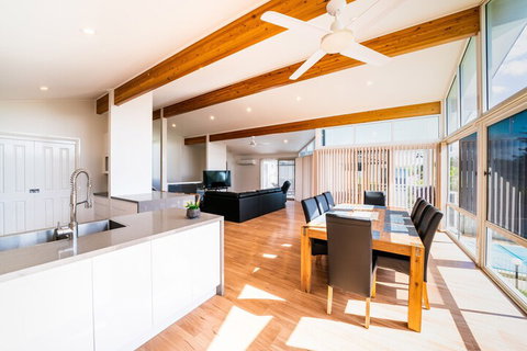 Beachfront Escape - Accommodation Perth 2