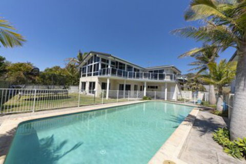Beachfront Escape - Accommodation Perth 0