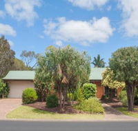 Bottlebrush - Perth Resorts