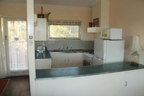 Sand N Sun Beach House - Accommodation Perth 3