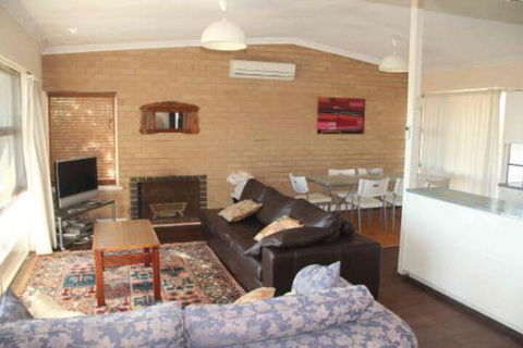 Sand N Sun Beach House - Accommodation Perth 6