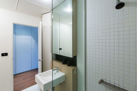 Cleo, 1BDR St Kilda Apartment - Accommodation Perth 4
