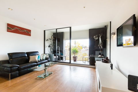 Cleo, 1BDR St Kilda Apartment - Accommodation Perth 1