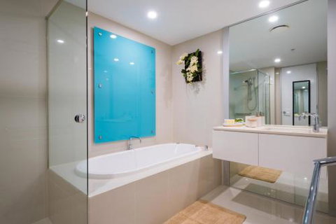 29 / F Private Apartment In Iconic Q Resort & Spa. Ocean & River Views - Accommodation Perth 0