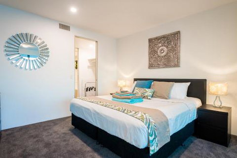 29 / F Private Apartment In Iconic Q Resort & Spa. Ocean & River Views - Accommodation Perth 5