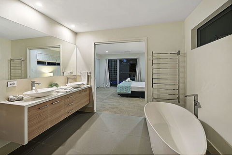 Just In Paradise Waterfront 5 Bedroom Deluxe House Central Broadbeach Location - Accommodation Perth 7