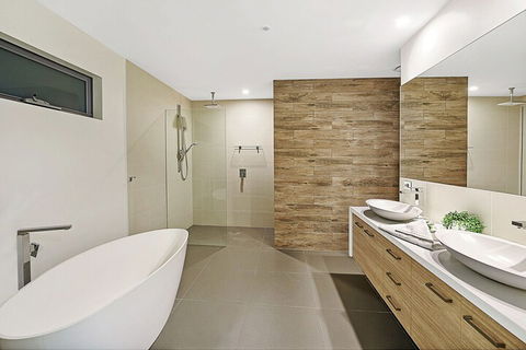 Just In Paradise Waterfront 5 Bedroom Deluxe House Central Broadbeach Location - Accommodation Perth 4