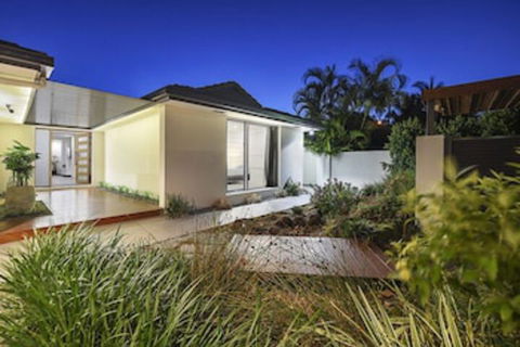 Just In Paradise Waterfront 5 Bedroom Deluxe House Central Broadbeach Location - Accommodation Perth 0