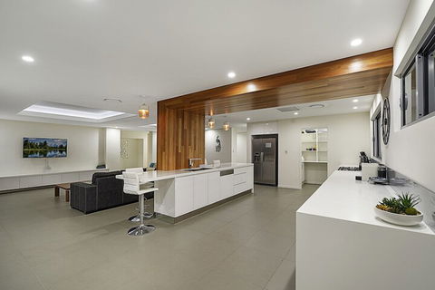 Just In Paradise Waterfront 5 Bedroom Deluxe House Central Broadbeach Location - Accommodation Perth 3