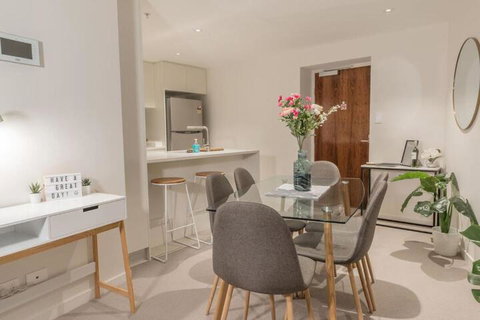 Highlife LuxuryCarparkWifiPoolGymNetflix - Accommodation Perth 4