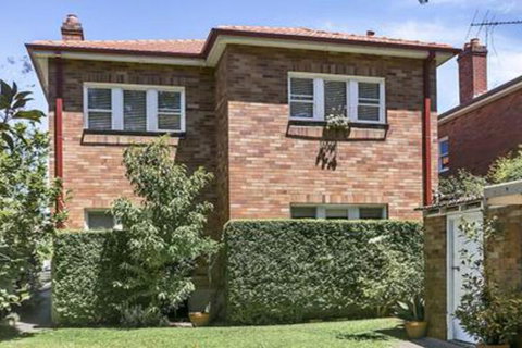 Spacious Two Bedroom Apartment In Crows Nest HUNT1 - Accommodation Perth 6
