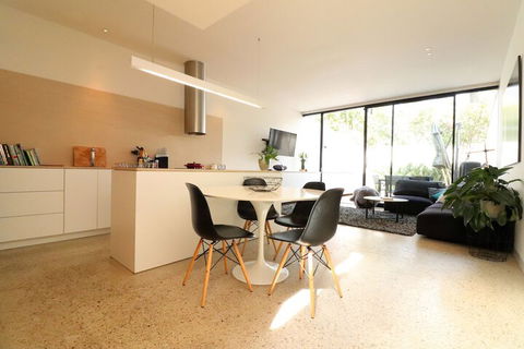 Inspired Designer Carlton North Terrace - Rejuvenate Stays - Accommodation Perth 3