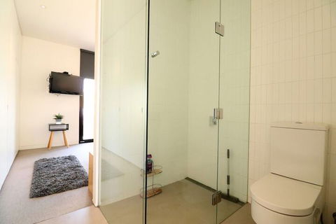 Inspired Designer Carlton North Terrace - Rejuvenate Stays - Accommodation Perth 7