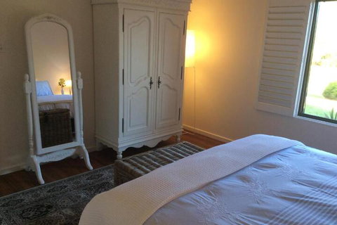 The Garden Cottage At The Olives - Accommodation Perth 4