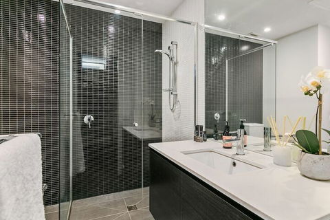 GRATTAN A Premier Location & Modern Space - Accommodation Perth 1