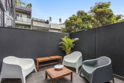 GRATTAN A Premier Location & Modern Space - Accommodation Perth 0