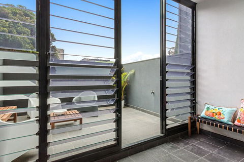 GRATTAN A Premier Location & Modern Space - Accommodation Perth 6