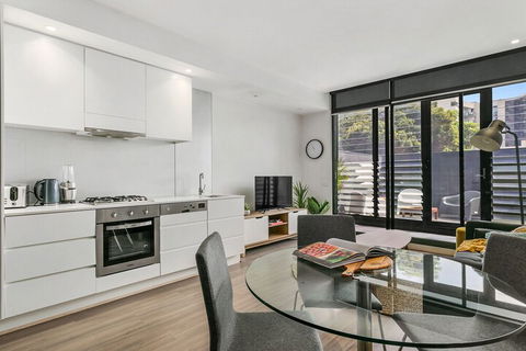 GRATTAN A Premier Location & Modern Space - Accommodation Perth 4