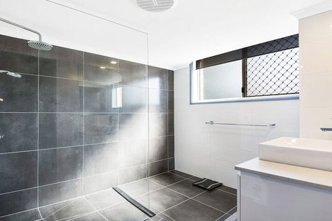 Tugun Palms Holiday Villa - Perth Resorts 3